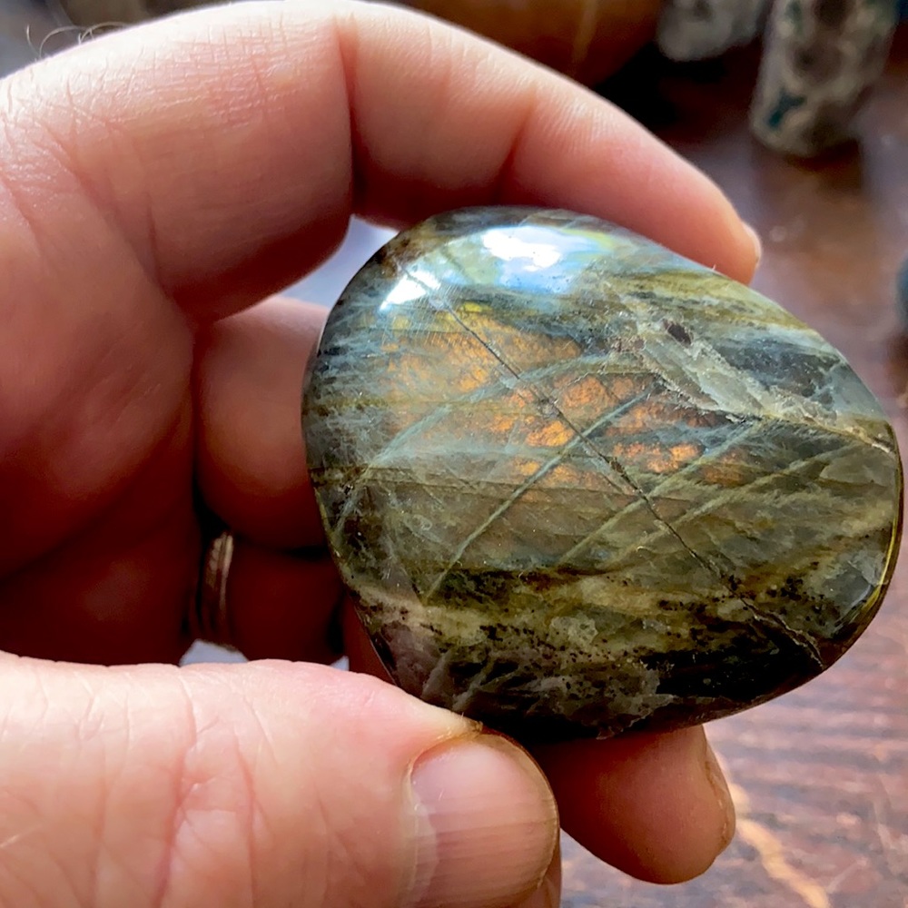🔥SALE🔥 Labradorite Crystal Heart Carving With Flash!
